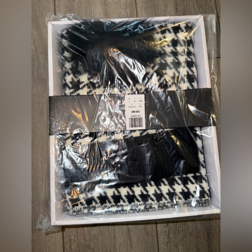 Black & White Houndstooth Scarf & Hat Set